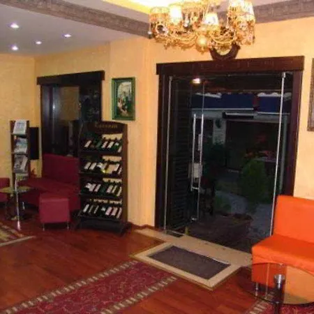 Adora Cafe & Restaurant Ξενοδοχείο