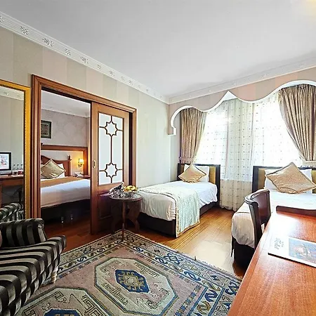 Azade İstanbul