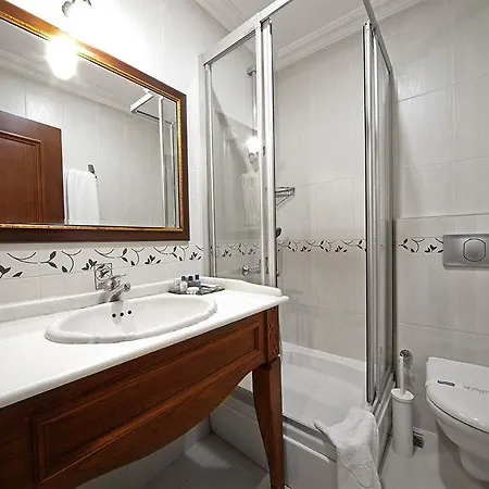 Otel Azade
