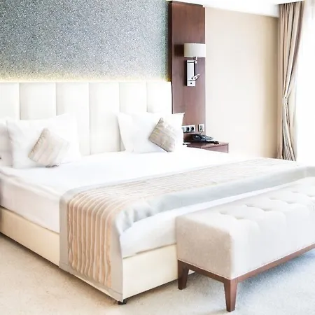 Grand Aras & Hotel