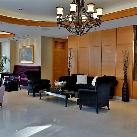 Queen & 4* Istanbul