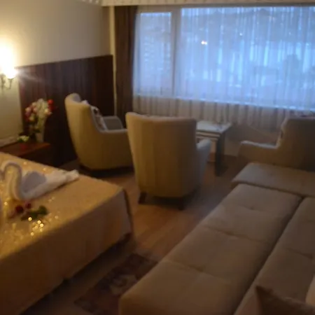 Peradise Hotel 2*