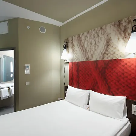 Hotel Ibis West 3*