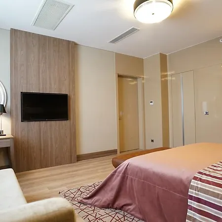 Hawthorn By Wyndham Airport Otel