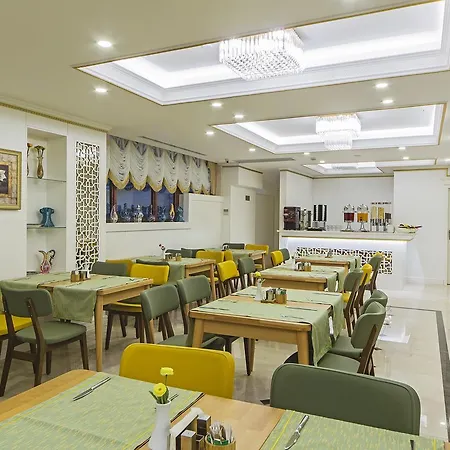 Hotel Grand Naki 3*