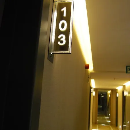 Hotel The 3*