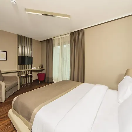 The Hotel 3*