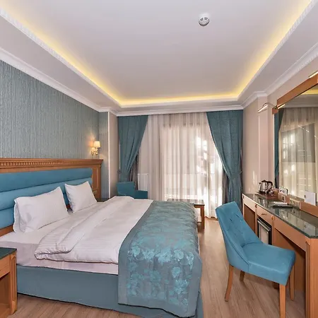 Magnaura House Hotel 3*