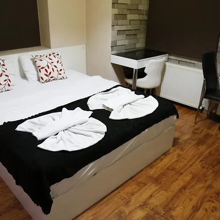 Full House Boutique Aparthotel 3*