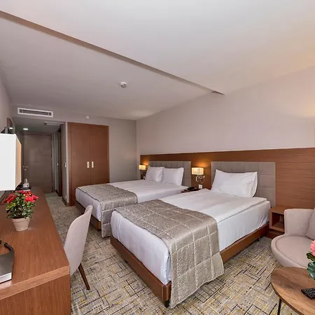 Land Park Hotel 4*