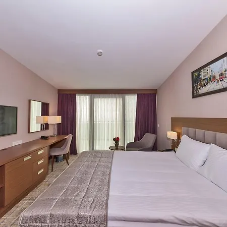 Land Park Hotel