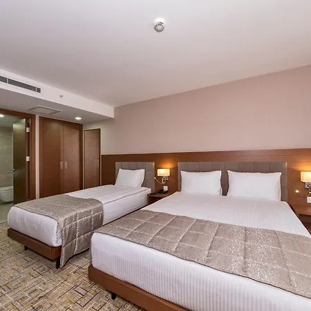 Land Park Hotel 4*