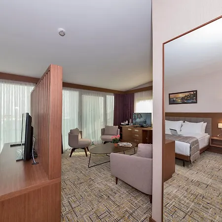 Land Park Hotel