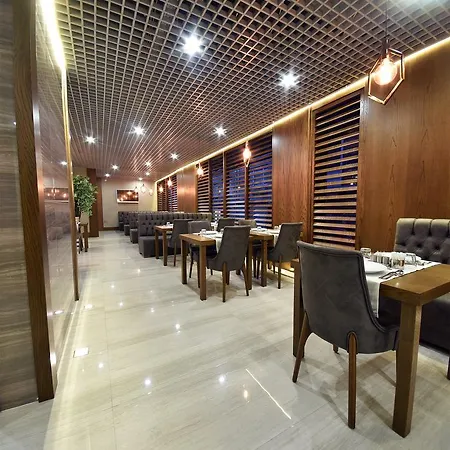 Hotel The Elegant