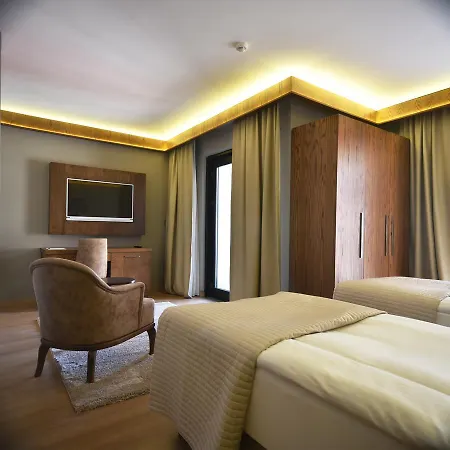 The Elegant Hotel 4*