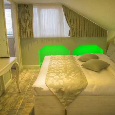 Elegance Hotel 4*