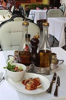 Tria Elegance Hotel