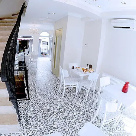 Ada Homes Taksim 3*