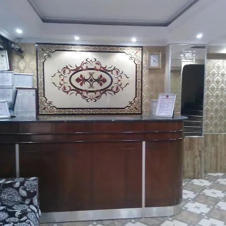 Red Rose Hotel *