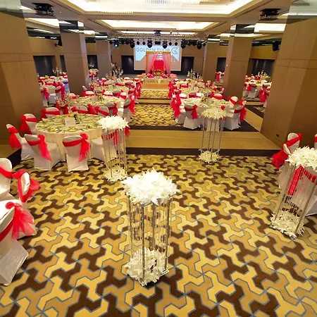 Golden Tulip Bayrampasa