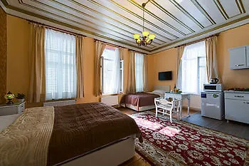 Alhambra Aparthotel 3*