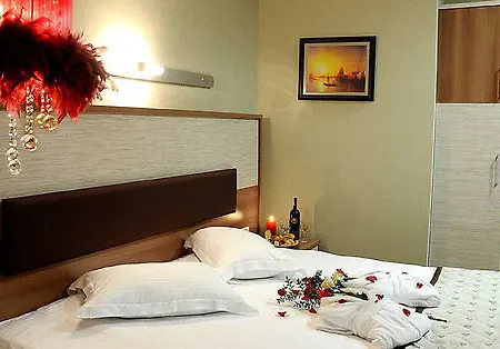 Szálloda The Hera Premium 4*