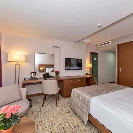 Hotel Land Park 4*