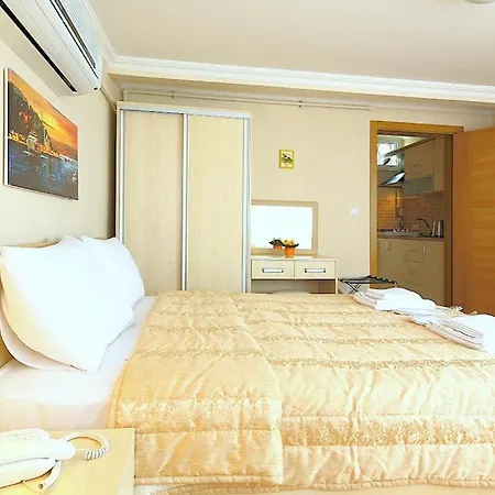 Ates Clco House Aparthotel