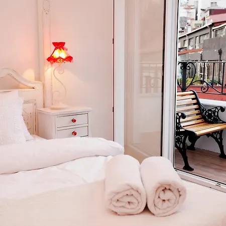 The White Swan Beyoglu Апарт-отель