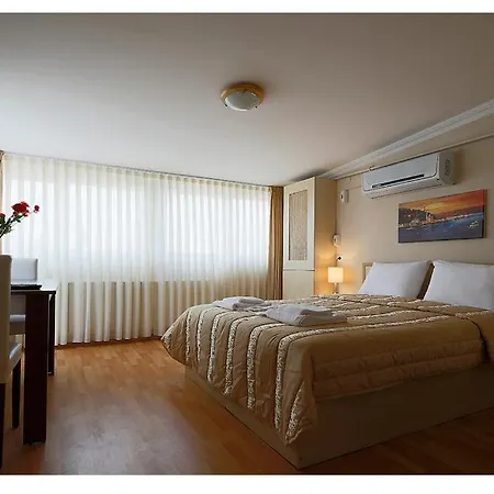 Ates Clco House Aparthotel 3*