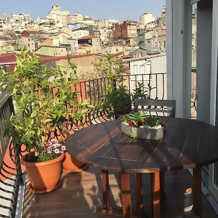 The White Swan Beyoglu Aparthotel