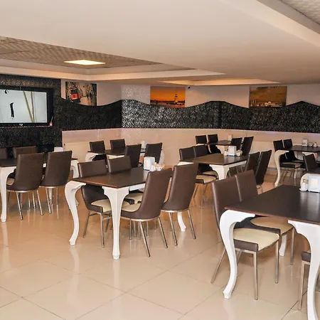 White Palace מלון