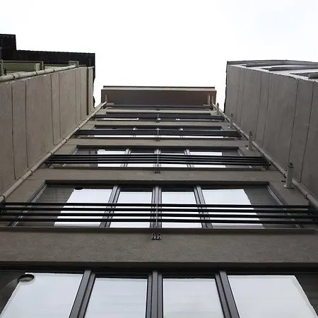 Center Apartment *