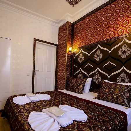 Paris Garden Bed & Breakfast