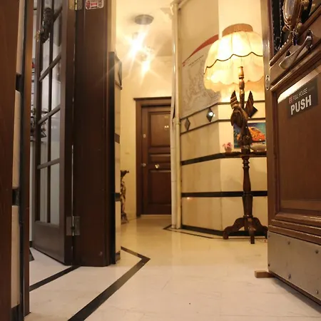 Full House Boutique Aparthotel