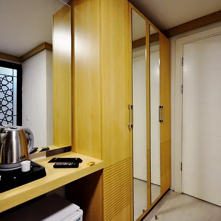 Отель The Beyoglu House 3*