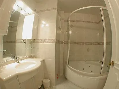Hotell Askin 3*