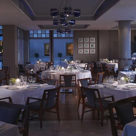 מלון Four Seasons At The Bosphorus 5*