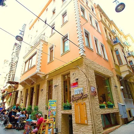 Oda ve Kahvaltı Corner Living Space