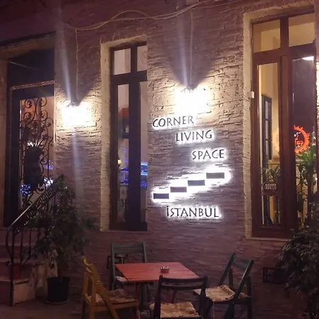 Corner Living Space Oda ve Kahvaltı 3*