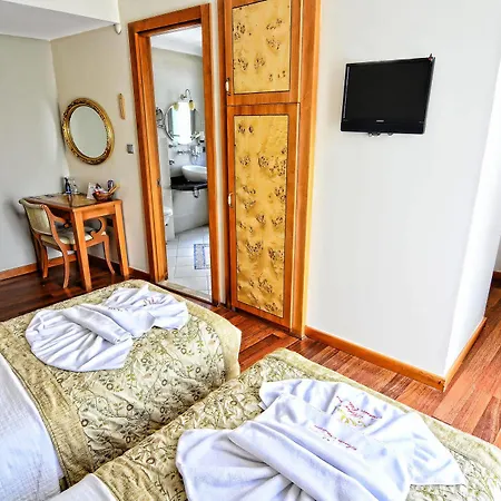 Hotel Santa Ottoman