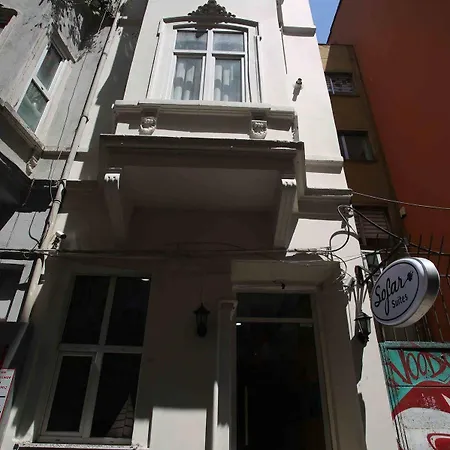 La Pazza Hotel
