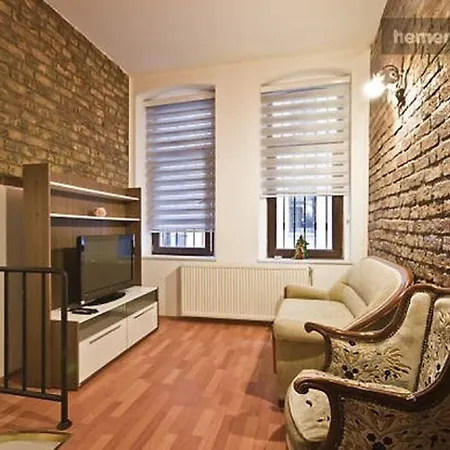 Sunflower Apartment *