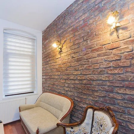 Sunflower Apartment *