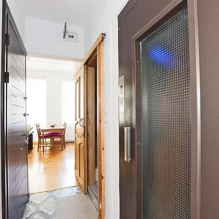 Apartment Sunflower Istanbul