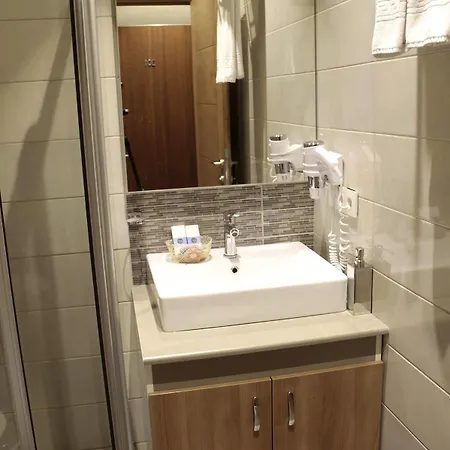 Hotel Serene 2*