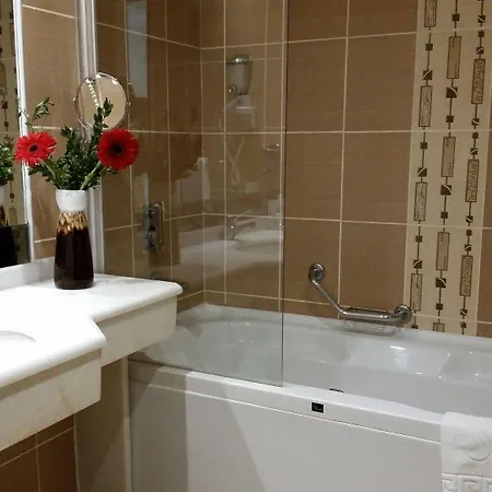 Hotell Adela 4*