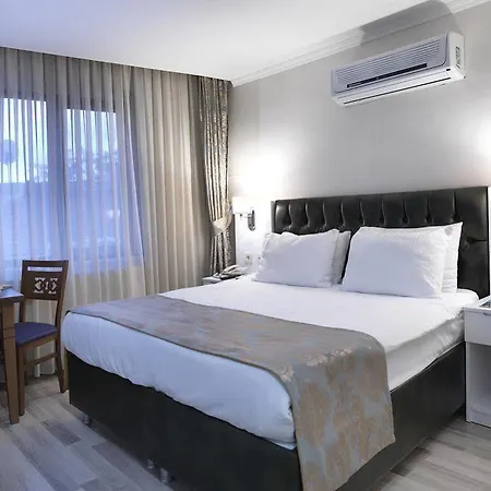 Monarch Hotel 3*