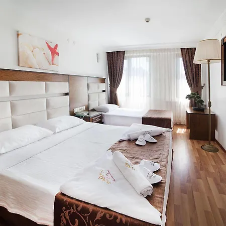 Santa Pera Otel 2*
