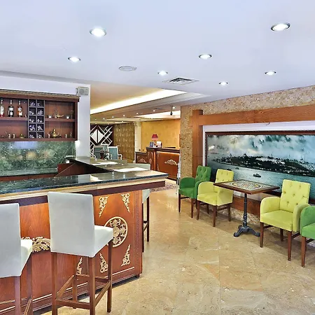 Hotel The 3*